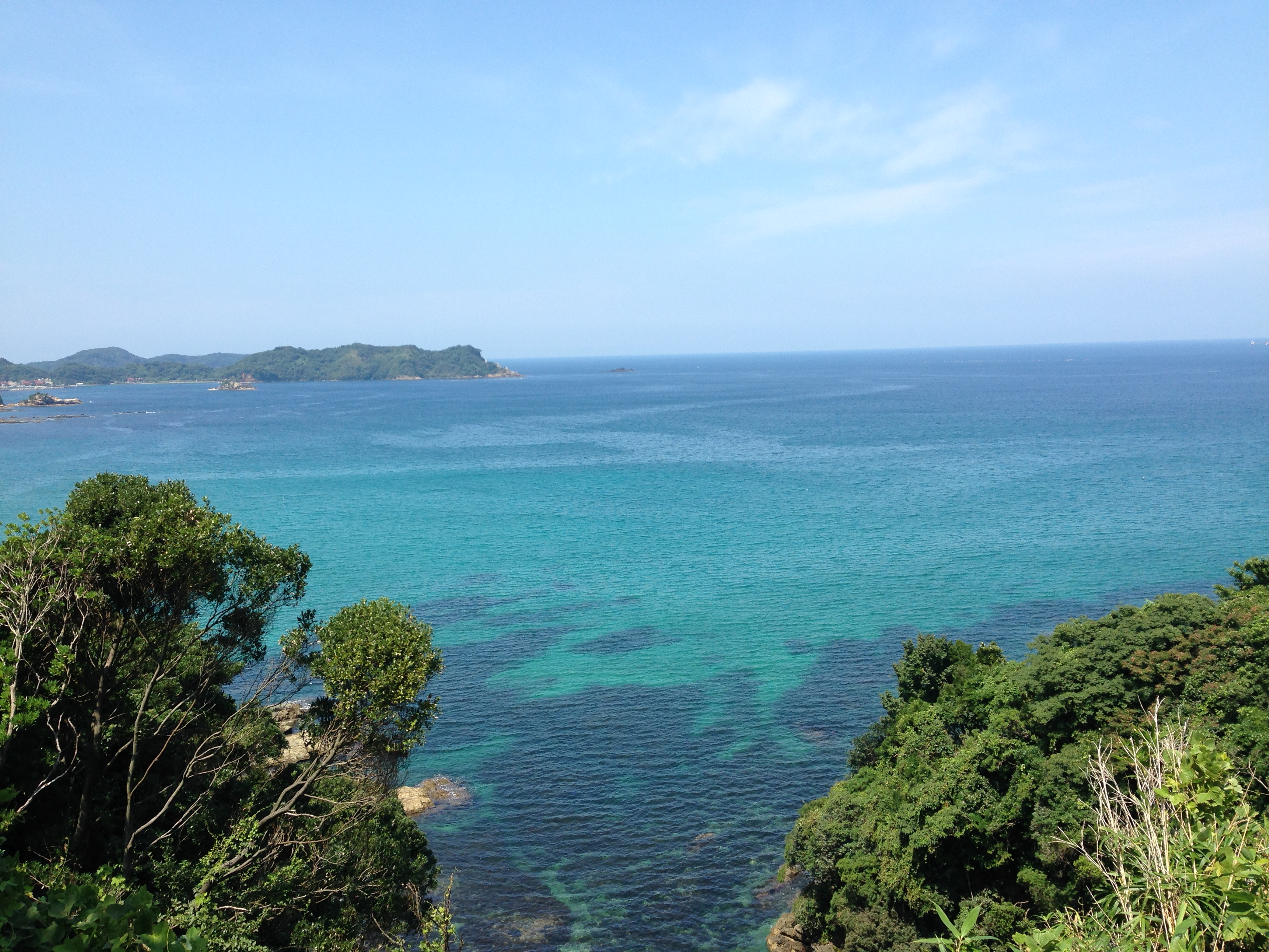 エメラルドグリーン日本海